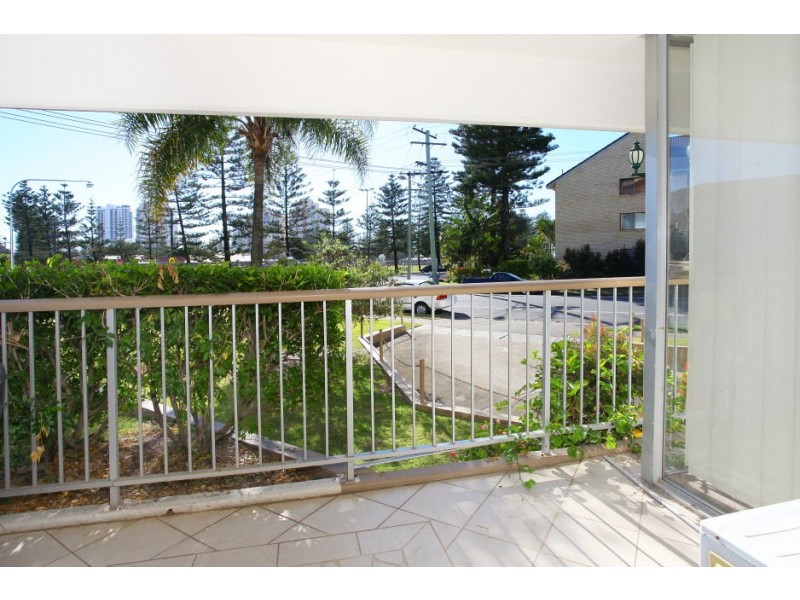 2/30 Chelsea Avenue, Broadbeach QLD 4218