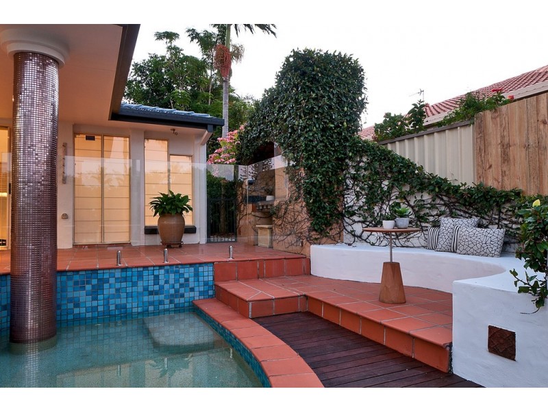 127 Campbell Street, Sorrento QLD 4217