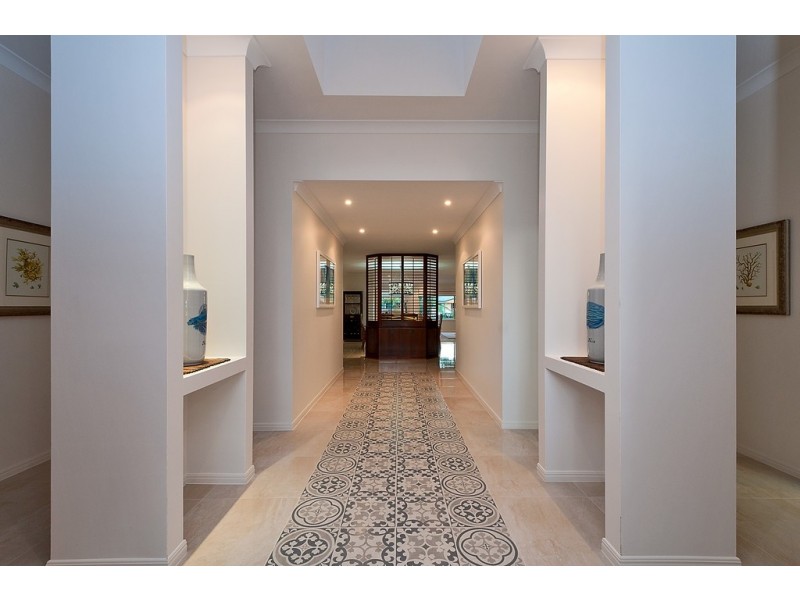 127 Campbell Street, Sorrento QLD 4217