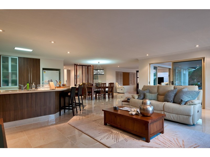 127 Campbell Street, Sorrento QLD 4217