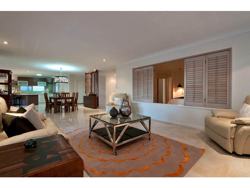 127 Campbell Street, Sorrento QLD 4217