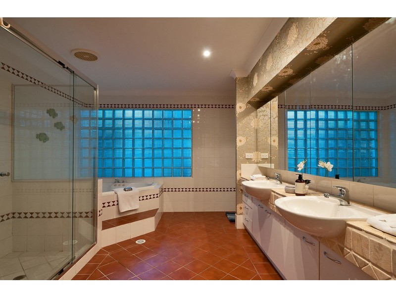 127 Campbell Street, Sorrento QLD 4217