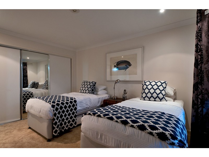 127 Campbell Street, Sorrento QLD 4217