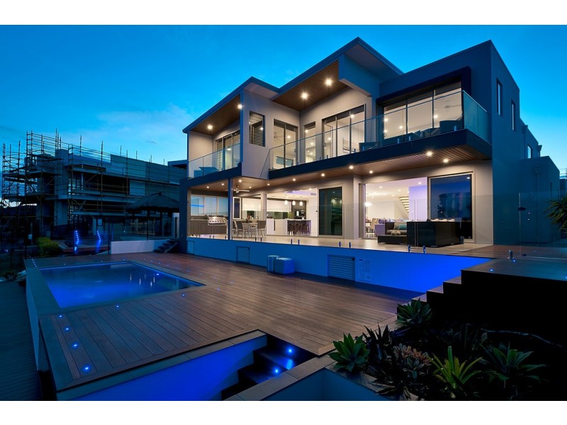 20 Andrea Avenue, Broadbeach Waters QLD 4218