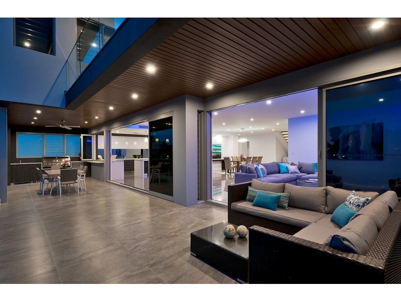 20 Andrea Avenue, Broadbeach Waters QLD 4218