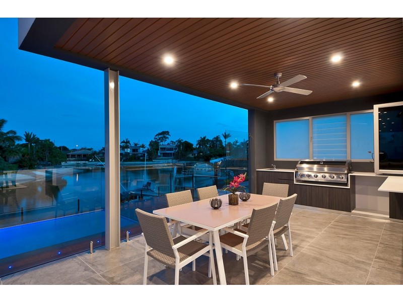 20 Andrea Avenue, Broadbeach Waters QLD 4218