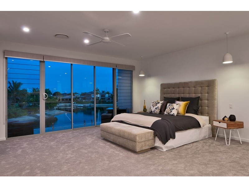 20 Andrea Avenue, Broadbeach Waters QLD 4218