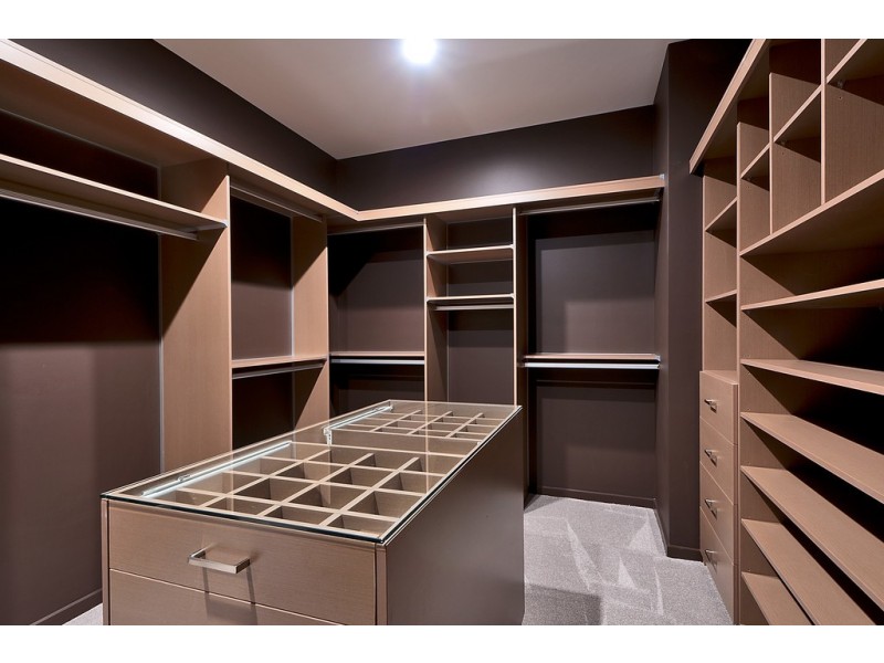 20 Andrea Avenue, Broadbeach Waters QLD 4218