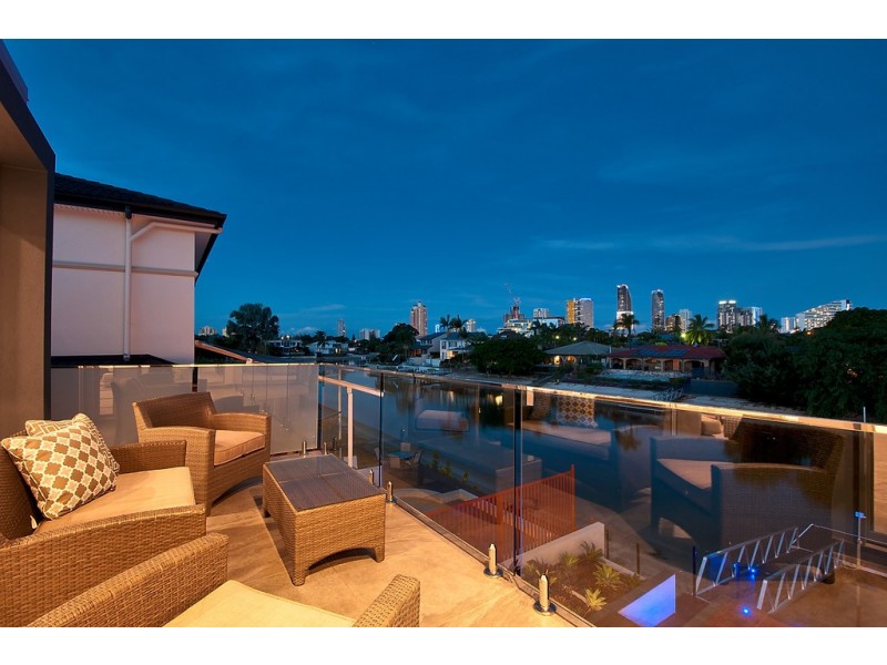 20 Andrea Avenue, Broadbeach Waters QLD 4218