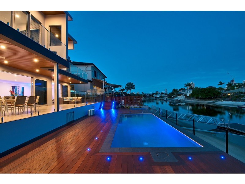 20 Andrea Avenue, Broadbeach Waters QLD 4218