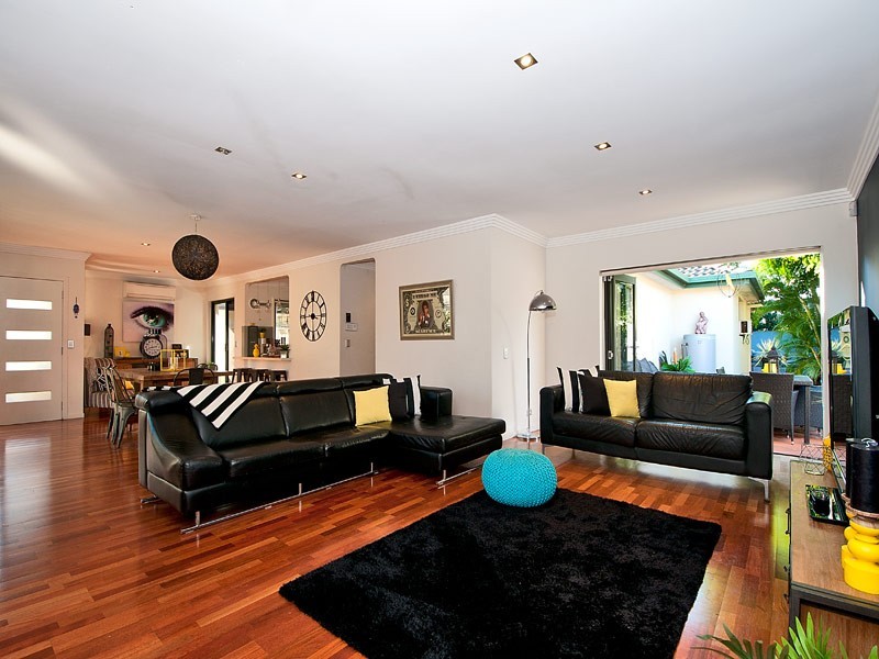 19 Coogeen Street, Sorrento QLD 4217