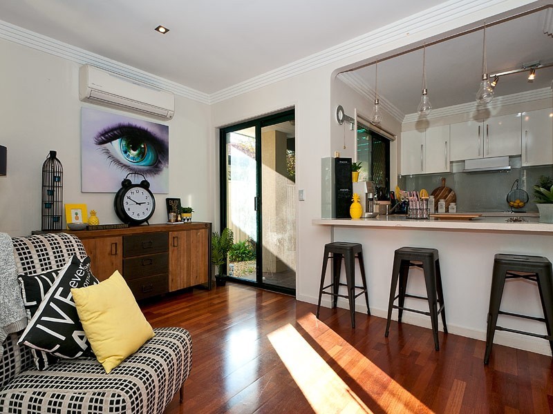 19 Coogeen Street, Sorrento QLD 4217
