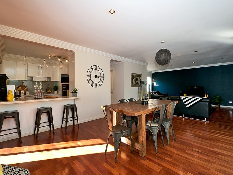 19 Coogeen Street, Sorrento QLD 4217