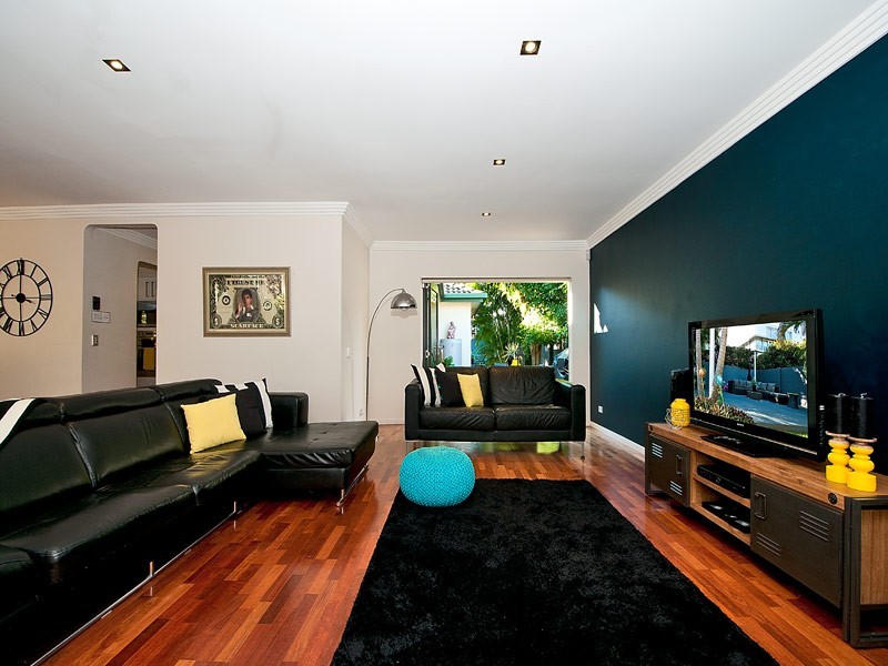 19 Coogeen Street, Sorrento QLD 4217