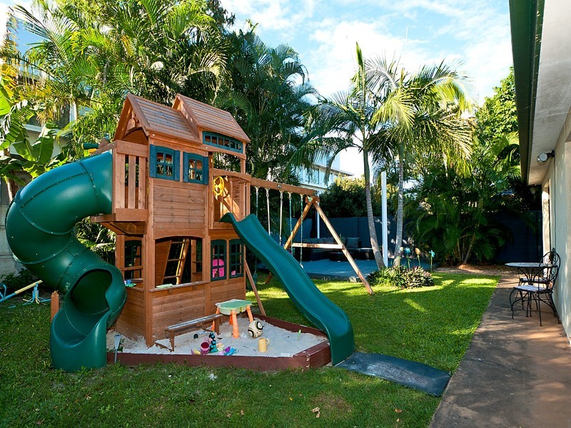 19 Coogeen Street, Sorrento QLD 4217