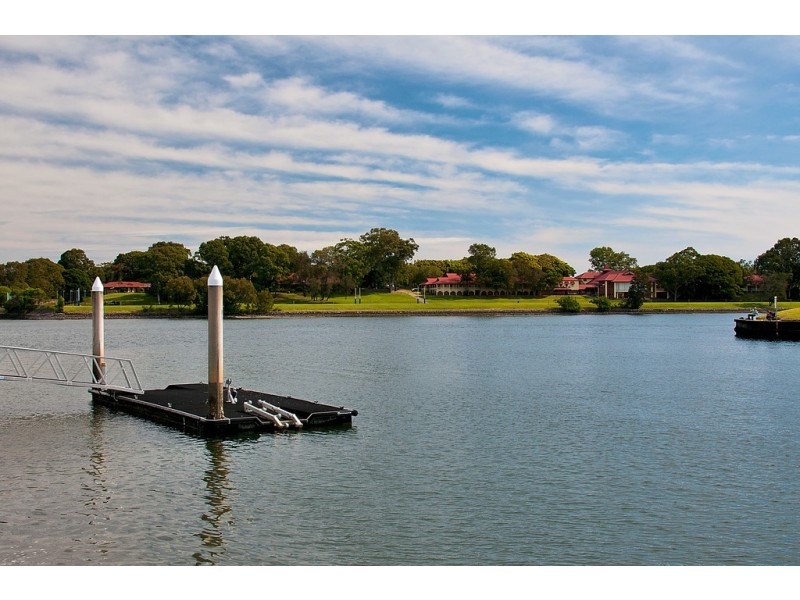 85 Admiralty Drive, Paradise Waters QLD 4217