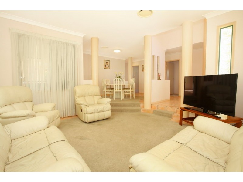 37 Concord Cct, Robina QLD 4226