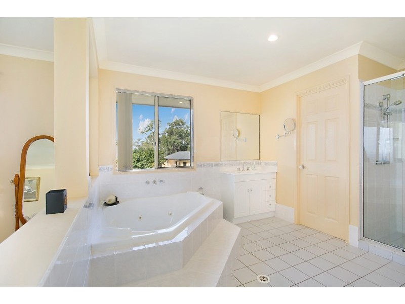12 Chevron Rise, Highland Park QLD 4211