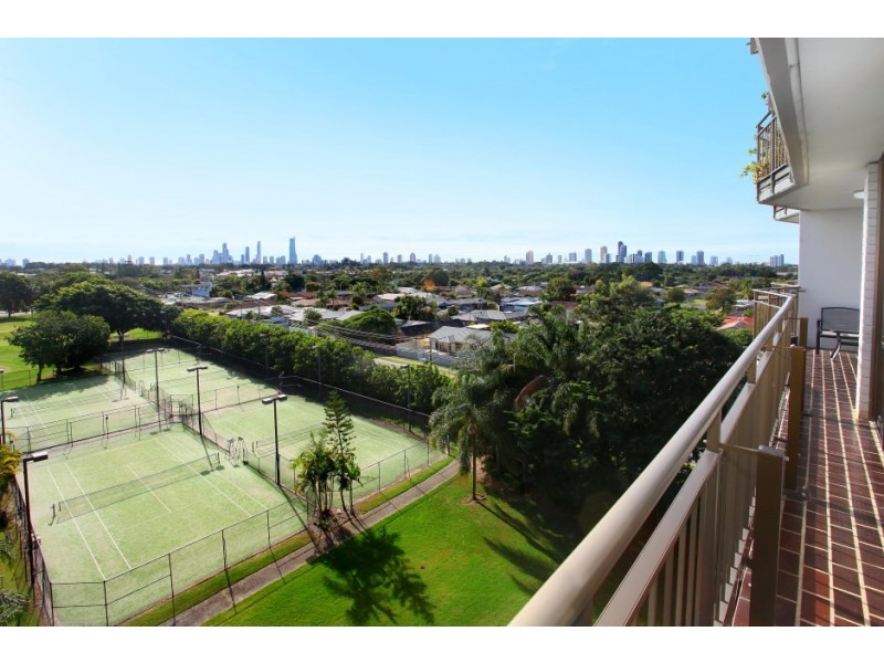 51E/13 Fairway Drive, Clear Island Waters QLD 4226