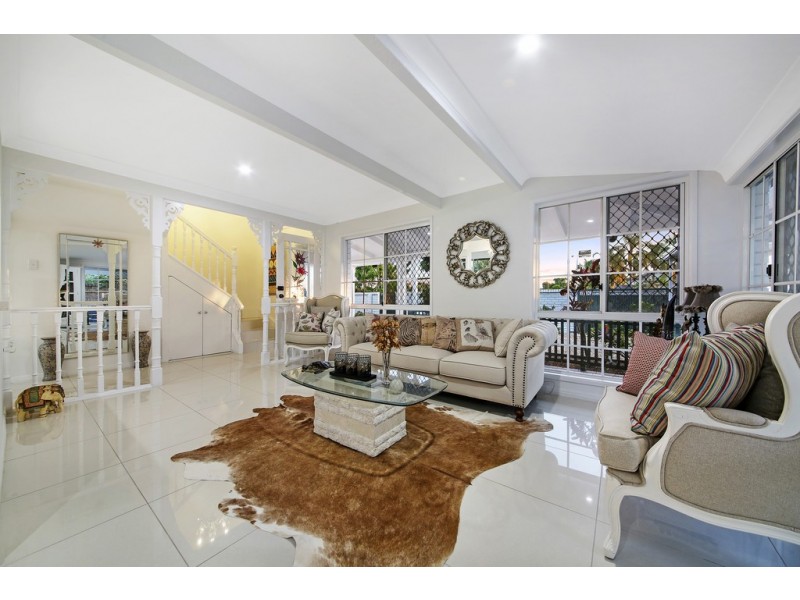 3 Darnay Road, Broadbeach Waters QLD 4218