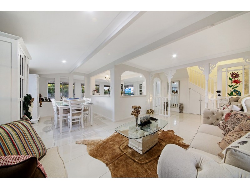 3 Darnay Road, Broadbeach Waters QLD 4218