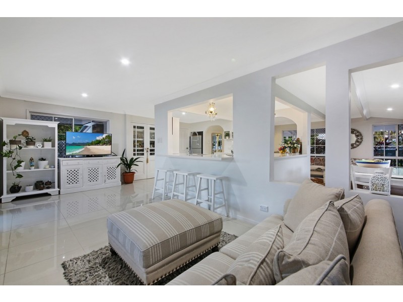 3 Darnay Road, Broadbeach Waters QLD 4218