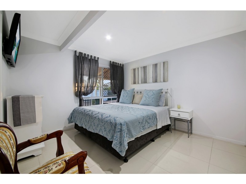 3 Darnay Road, Broadbeach Waters QLD 4218