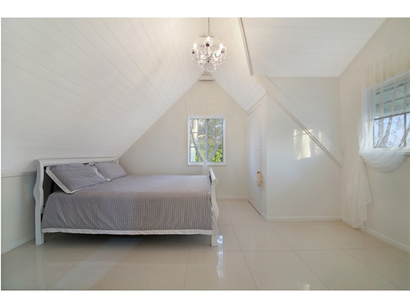 3 Darnay Road, Broadbeach Waters QLD 4218