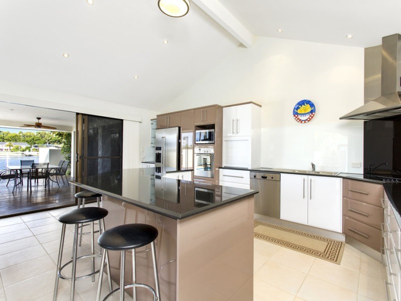 67 Campbell St, Sorrento QLD 4217