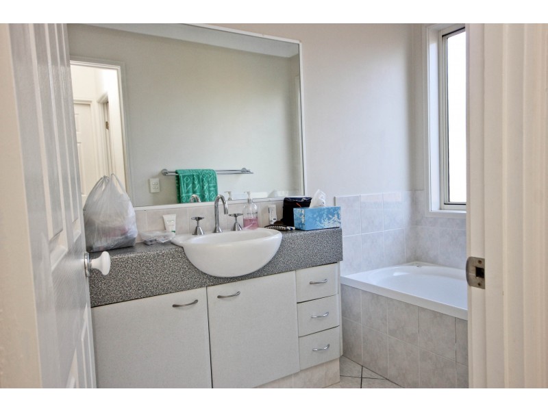 25 Palmerston Dr, Oxenford QLD 4210