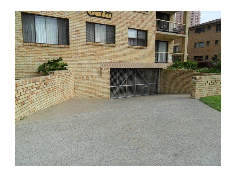 2/137 Old Burleigh Road, Broadbeach QLD 4218