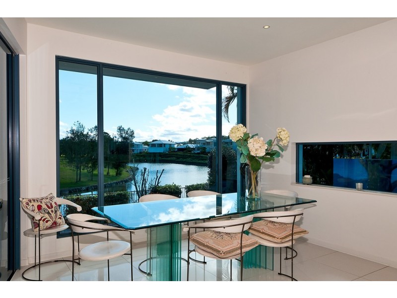 1022 Lakeview Terrace, Benowa QLD 4217