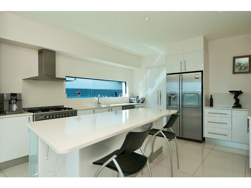 1022 Lakeview Terrace, Benowa QLD 4217