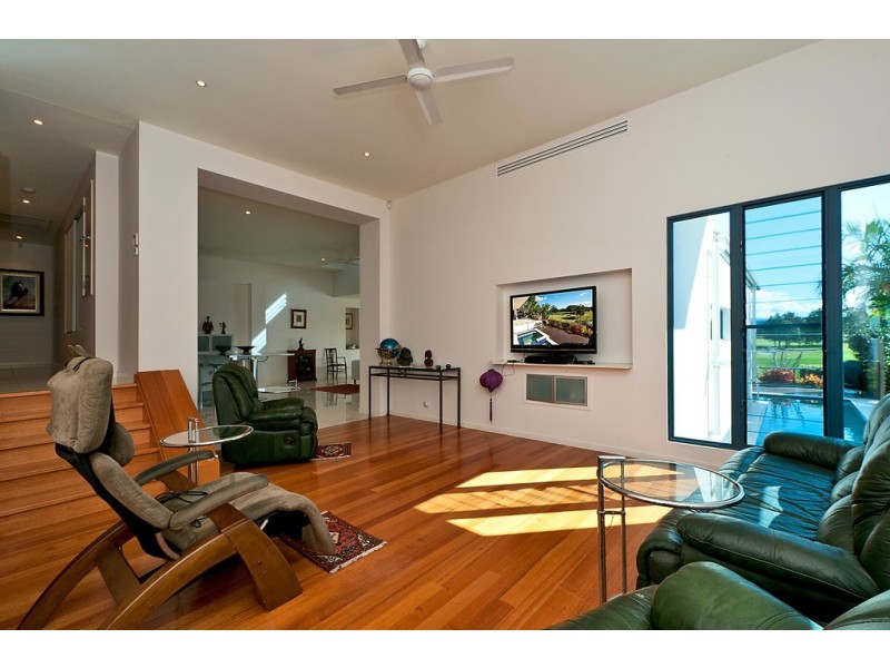 1022 Lakeview Terrace, Benowa QLD 4217