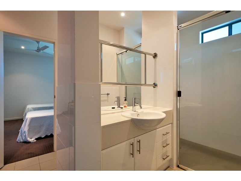 1022 Lakeview Terrace, Benowa QLD 4217
