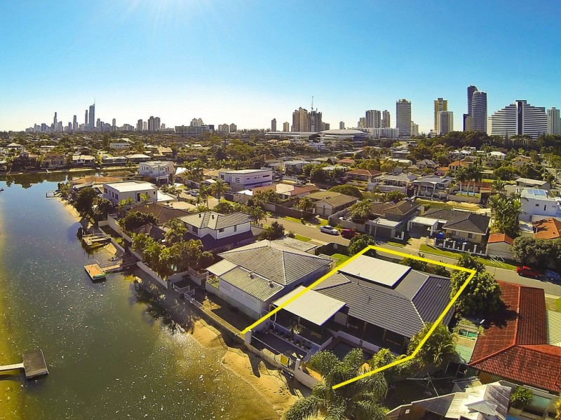 1 Winter Haven Key, Broadbeach Waters QLD 4218