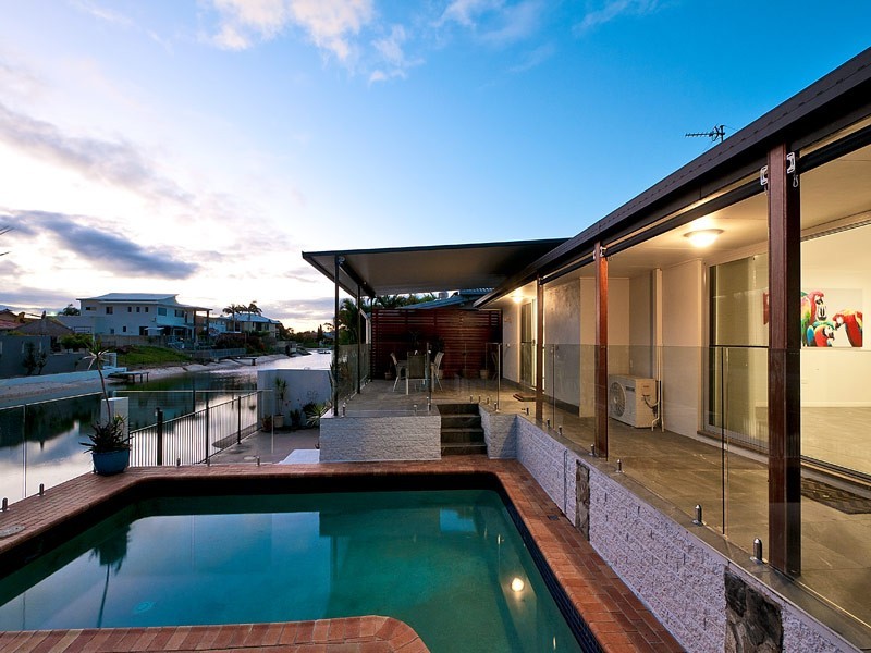 1 Winter Haven Key, Broadbeach Waters QLD 4218