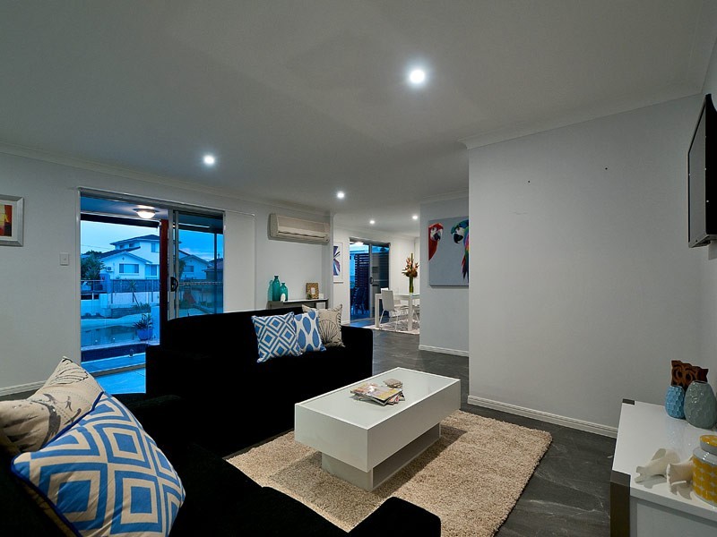 1 Winter Haven Key, Broadbeach Waters QLD 4218