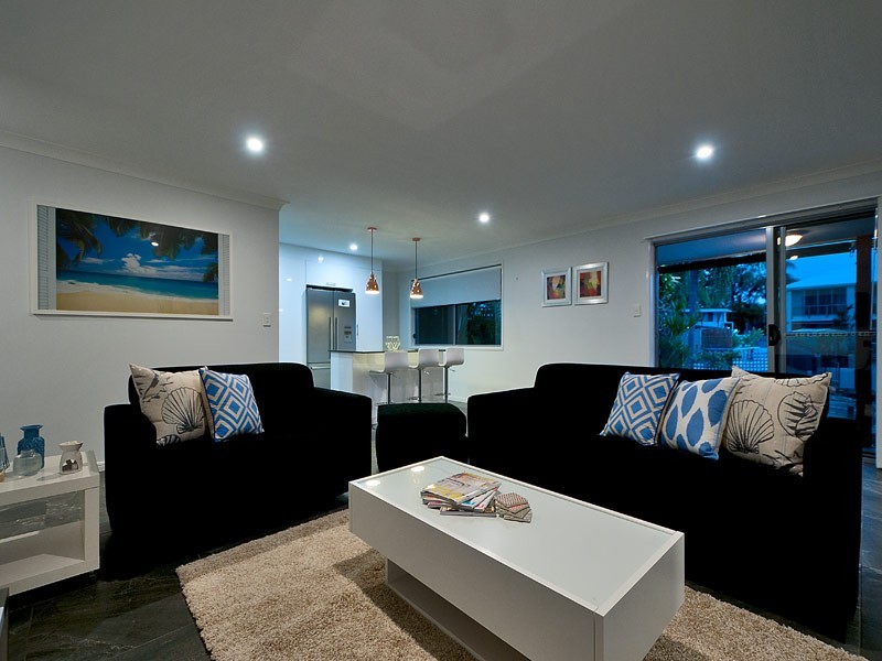 1 Winter Haven Key, Broadbeach Waters QLD 4218