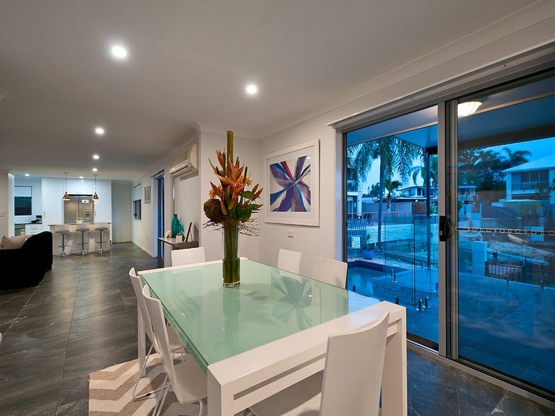 1 Winter Haven Key, Broadbeach Waters QLD 4218