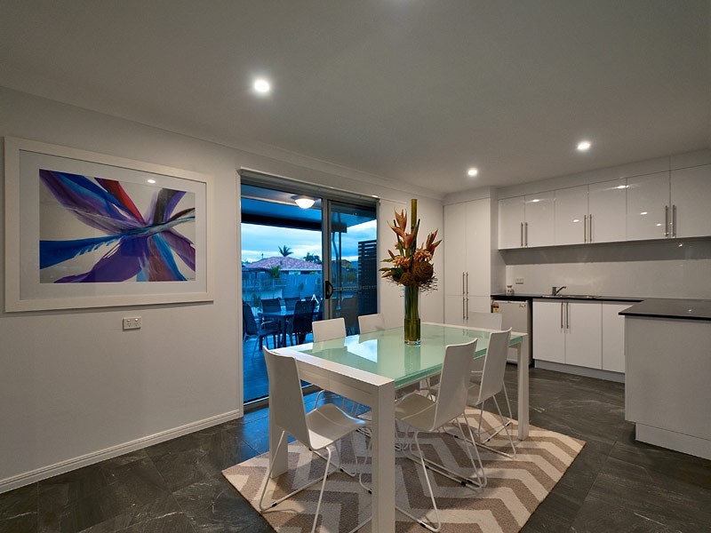 1 Winter Haven Key, Broadbeach Waters QLD 4218