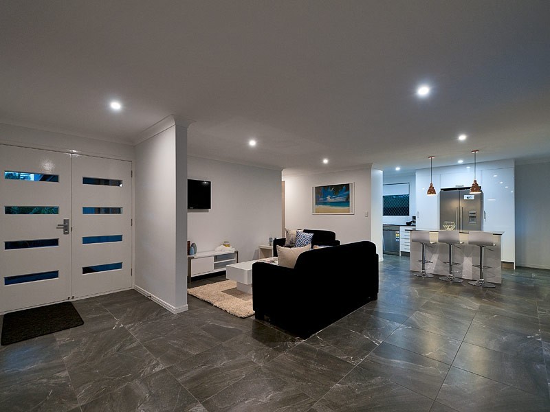 1 Winter Haven Key, Broadbeach Waters QLD 4218