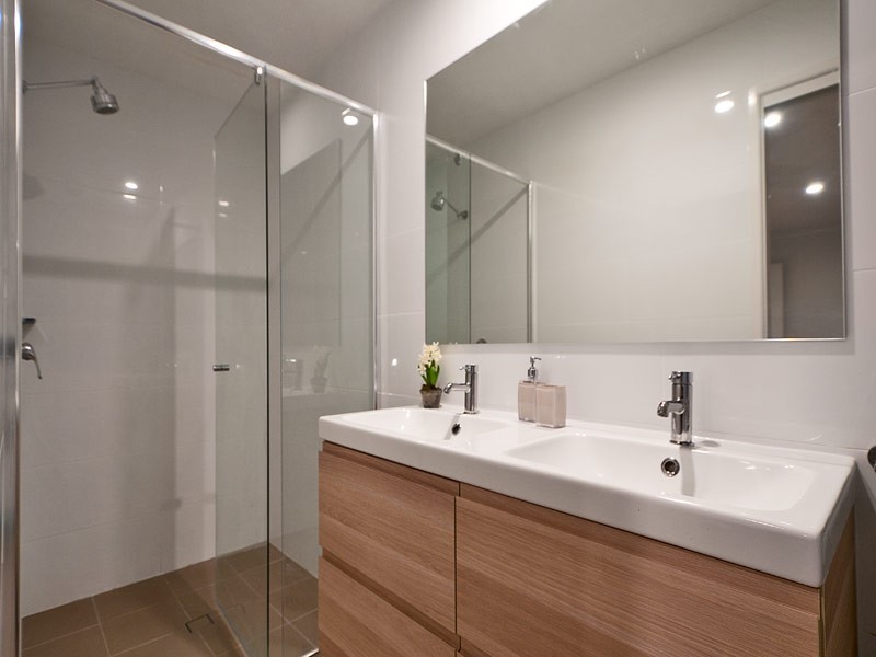 1 Winter Haven Key, Broadbeach Waters QLD 4218