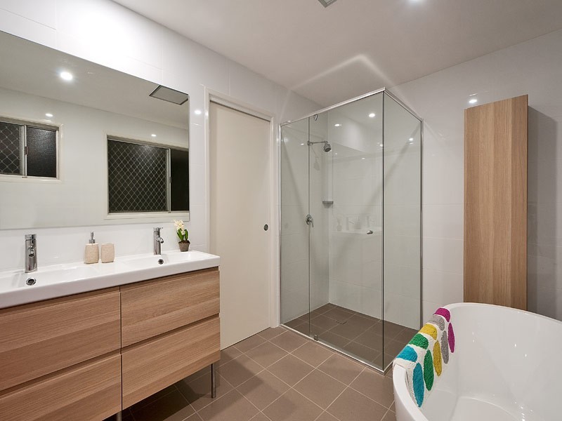 1 Winter Haven Key, Broadbeach Waters QLD 4218