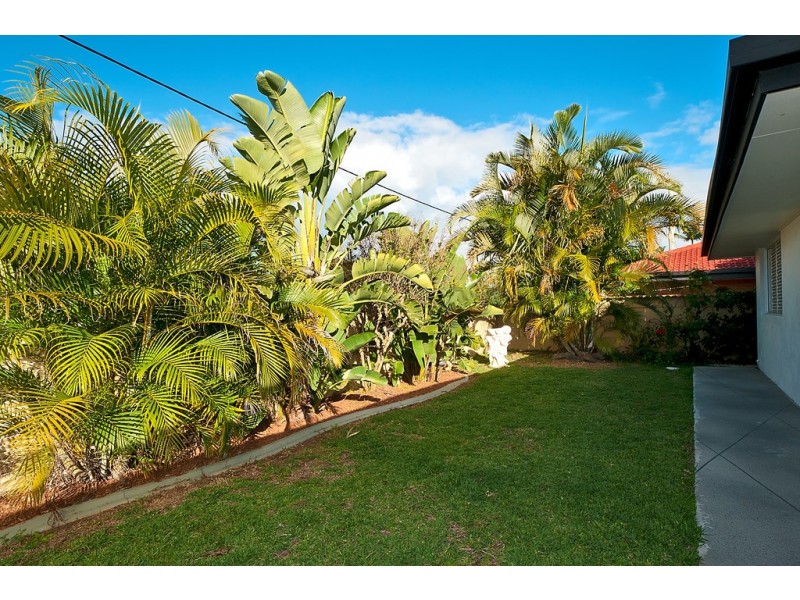 1 Winter Haven Key, Broadbeach Waters QLD 4218
