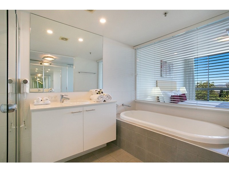 2320 ‘Freshwater Point’ 33 T.E.Peters Drive, Broadbeach Waters QLD 4218