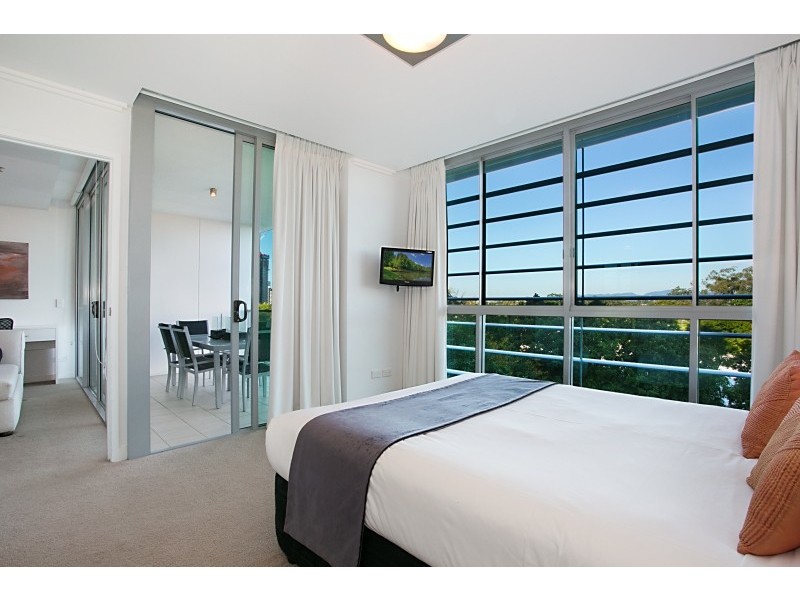 2320 ‘Freshwater Point’ 33 T.E.Peters Drive, Broadbeach Waters QLD 4218