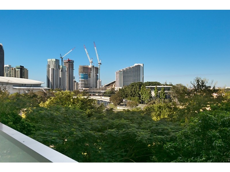 2320 ‘Freshwater Point’ 33 T.E.Peters Drive, Broadbeach Waters QLD 4218