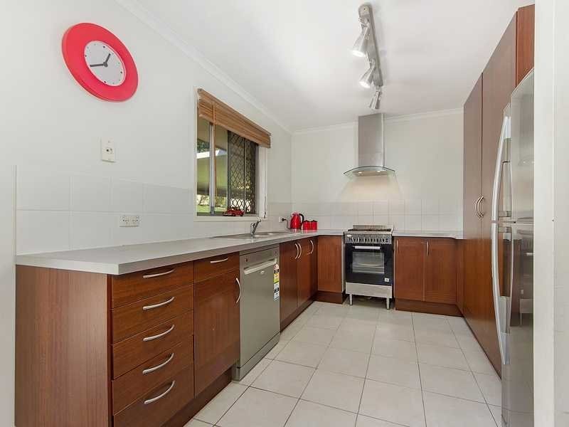 81 Wardoo St, Southport QLD 4215