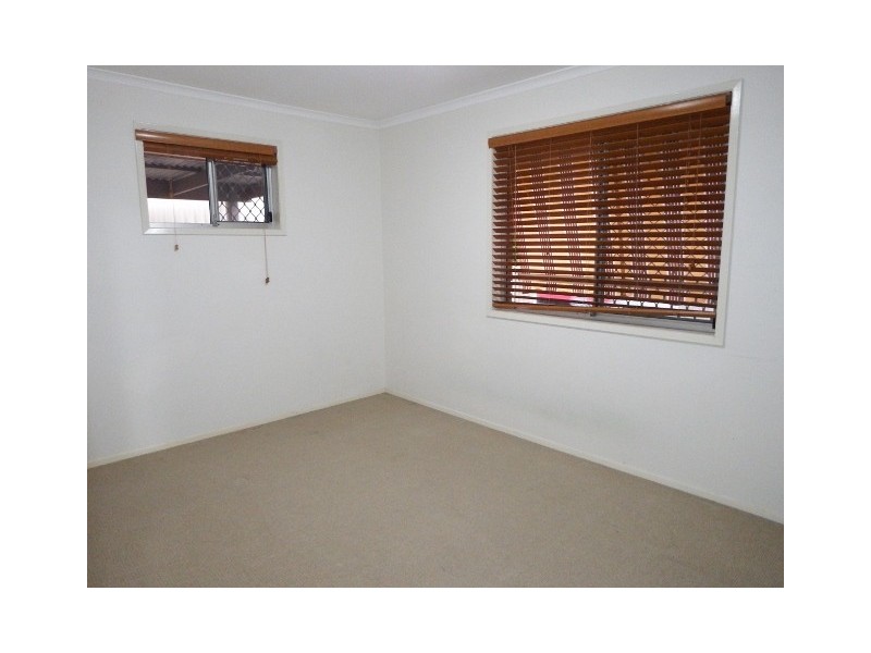 81 Wardoo St, Southport QLD 4215